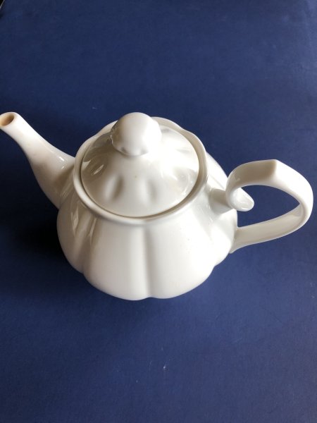 Photo1: MTC Porcelain Diana Teapot (1)